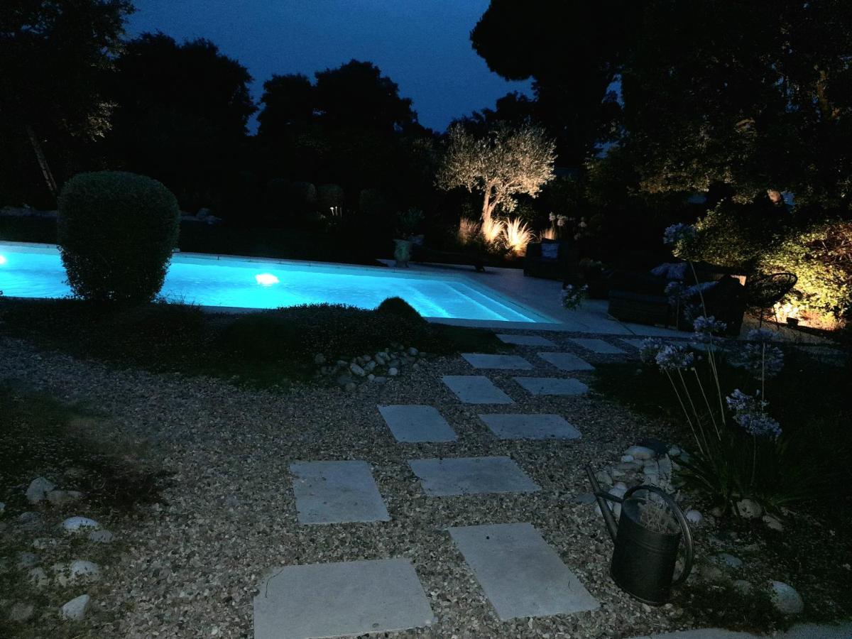 La Mathilde Villeneuve-lès-Avignon Exterior foto